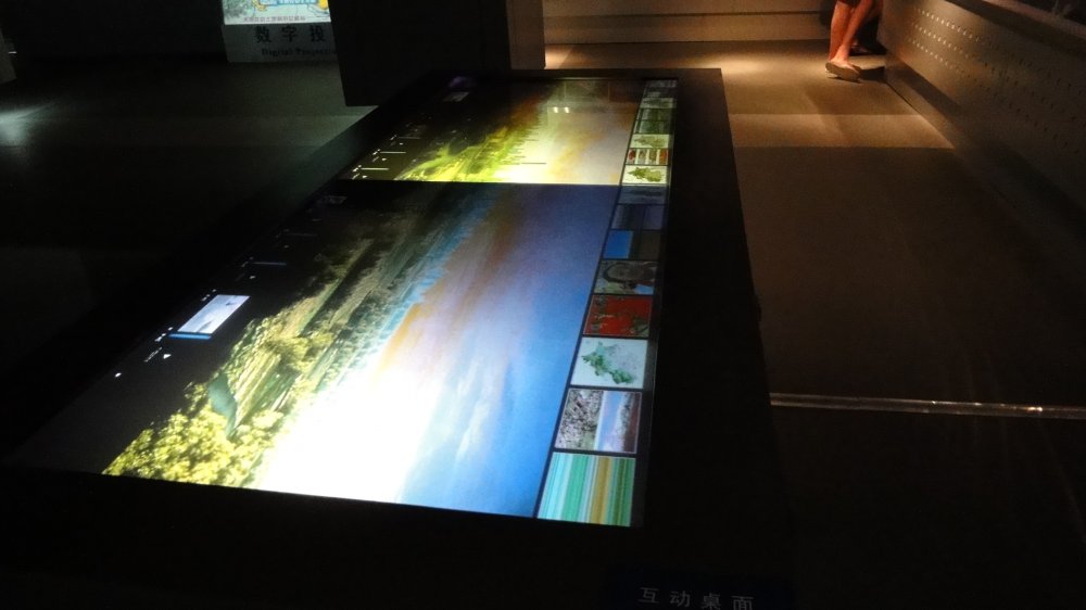 北京规划馆多点互动吧台